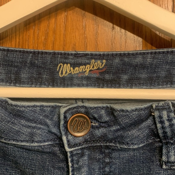 Gently worn ladies wrangler jeans, 11 x 32 size - Picture 2 of 5